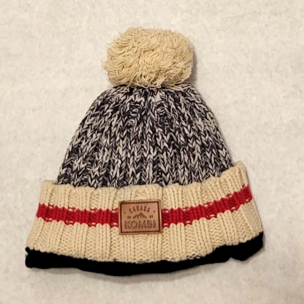 Kombi cream/grey knit toque wuth pom pom